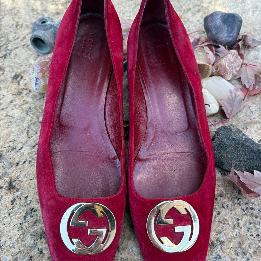 Gucci Red Suede Flats with Silver Logo 10b